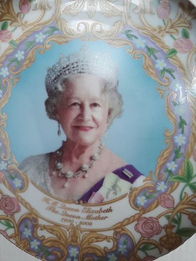 new in unopened box queen Jubilee plate