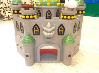 Bauzer Castle with Super Mario Figures