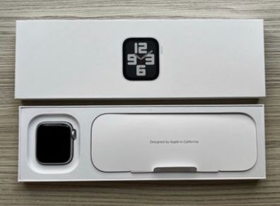 Apple Watch SE 2nd Gen (GPS + Cellular) 40mm - Boxed Like New / Unused Accessories