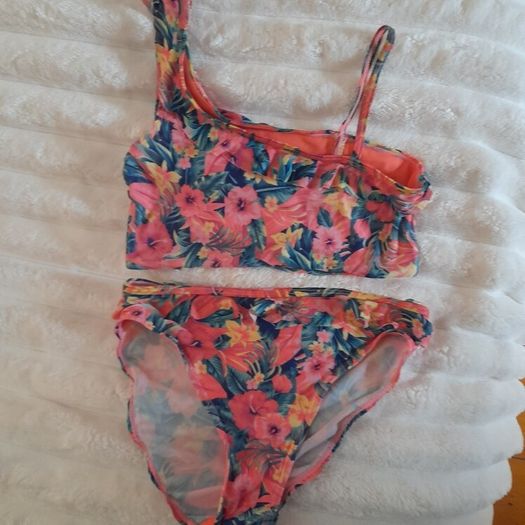 girls swimsuit