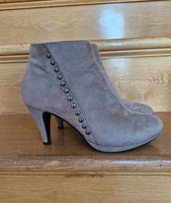 Taupe/Grey suede ankle boot