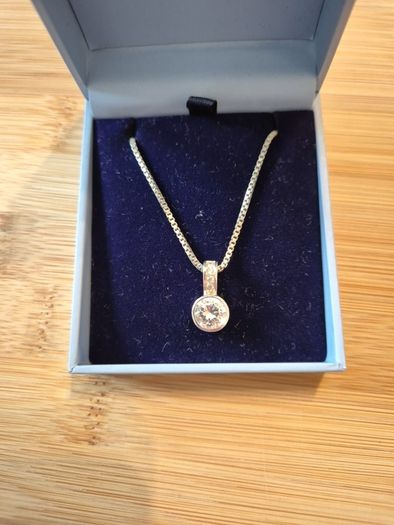 Teardrob Zerconia pendant