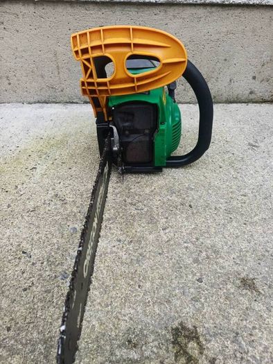petrol chainsaw