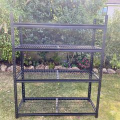Metal shelving unit