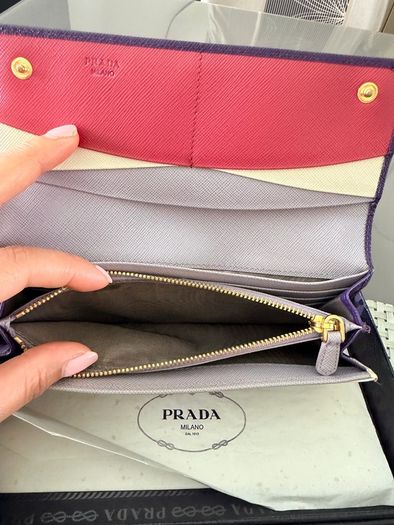 Prada Wallet Authenitc