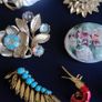 Collection of ten vintage costume brooches Image 6