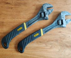 Pair of adjustable spanners