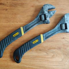 Pair of adjustable spanners
