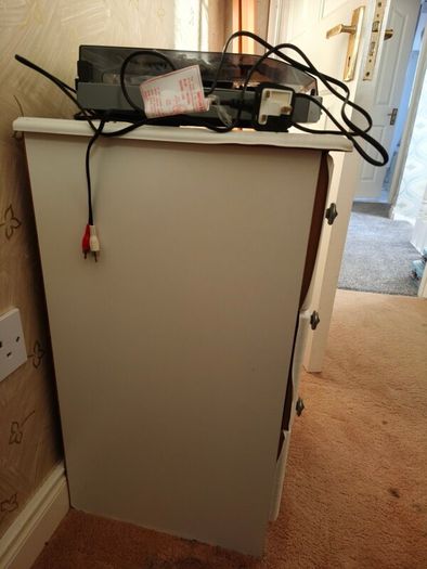 White 3-drawer chest / bedside