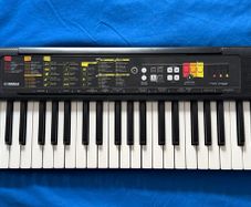 Yamaha PSR F52
