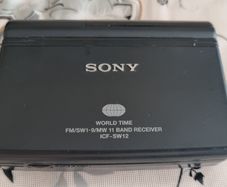 Sony vintage radio ICF-SW 12, in good working order.