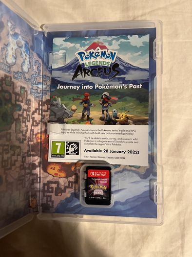 Pokemon sword and shining pearl for Nintendo switch