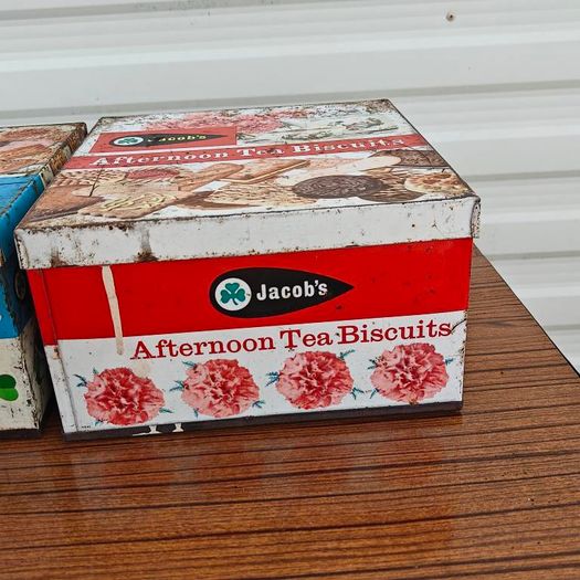 Vintage pair Jacobs Afternoon Tea and USA and biscuit tins
