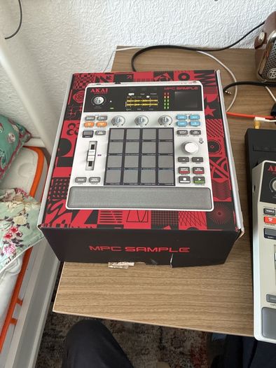 Akai Mpc Sample & 256 Sd card