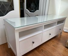 ikea Hemnes TV unit + glass top
