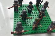 10 Lego figures