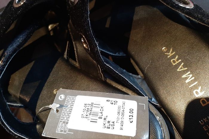 New sandles size 8 tag attached
