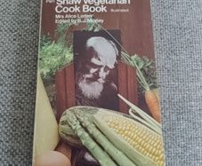 The George Bernard Shaw Vegetarian Cook Book 1974 in good used condition FREE STANDARD POSTAGE INCLUDED