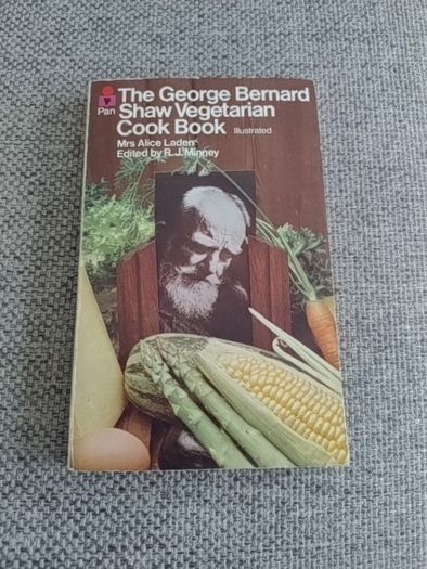 The George Bernard Shaw Vegetarian Cook Book 1974 in good used condition FREE STANDARD POSTAGE INCLUDED