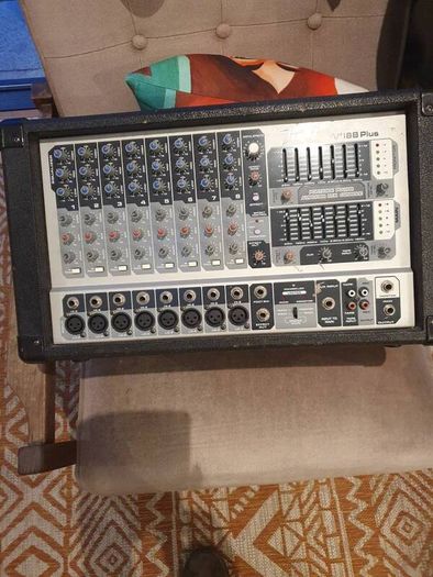 Peavey i8B 8 channel mixer & Power amplifier
