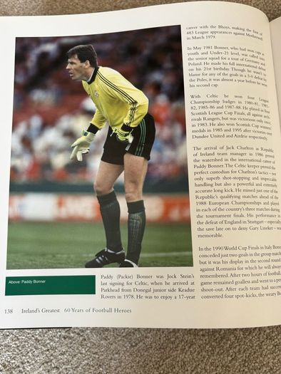 Ireland's Greatest: 300 Top Football Heroes Book