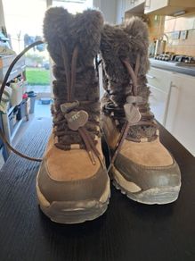 snowboots