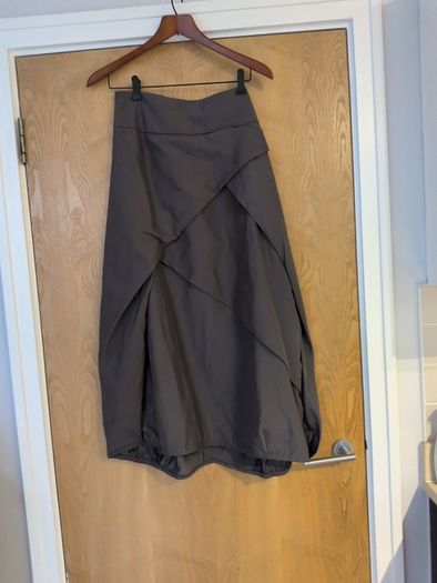 YAYA Sophisticated  Skirt.   S. 40- 12.   B.N.W.T.