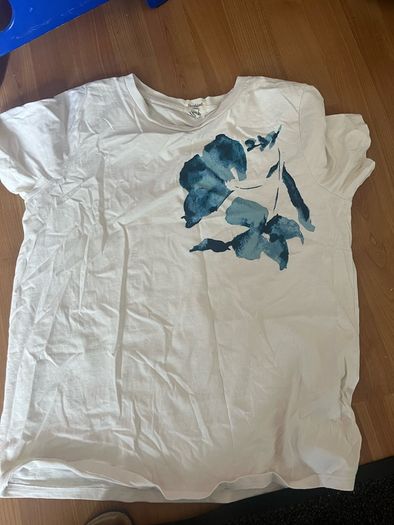 River island cream tshirt with blue printed flower design
