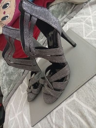high heels lot !!! Read !