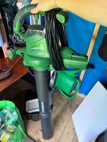 leaves blower and vacuum