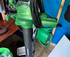 leaves blower and vacuum
