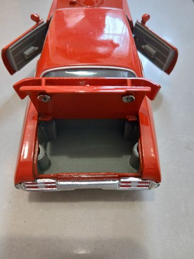 1969 Pontiac GTO 'The Judge 1:24' Die-Cast - Opening Hood, Doors & Trunk
