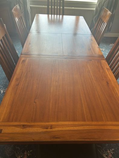 Extendable Table and 8 Chairs
