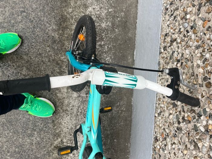 kids bike - specialized