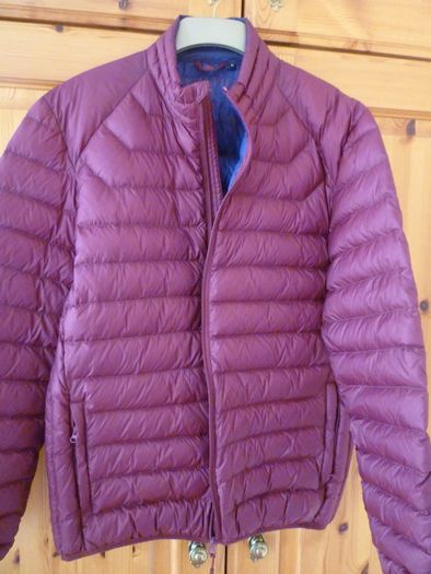 Spital Fields Gents Quilted Puffer Bomber  90% Down Puffer & 10% Feather Zipped Jacket coat. Medium. Colour Wine/burgundy/oxblood. Immaculate. Spitalfields