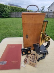 Leitz microscope