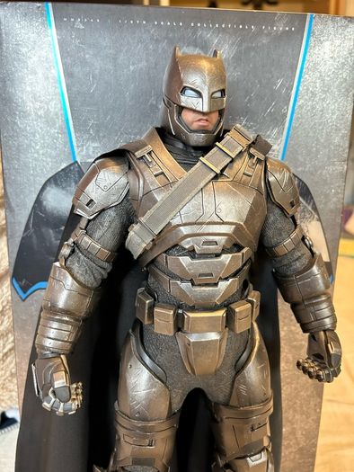 Hot Toys Batman Armour BVS