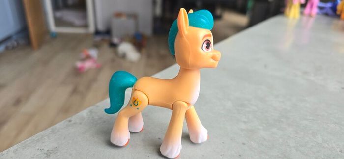 8 x Bundle, all different, Lot of New Generation Moulded 3 inch Figure Sparkle Glitter Hasbro Crystal Adventure MLP G5 My Little Pony