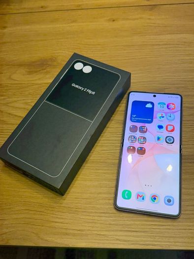 Samsung Galaxy Z Flip8 - 256GB - Excellent condition