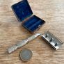 Vintage travel safety razor Image 5