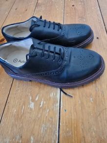 Boys shoes size 3