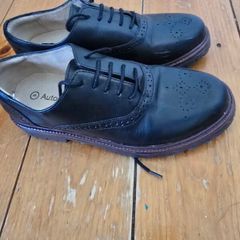 Boys shoes size 3