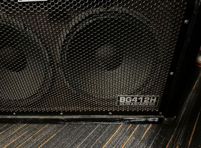 Behringer 4 x12 Guitar Cabinet