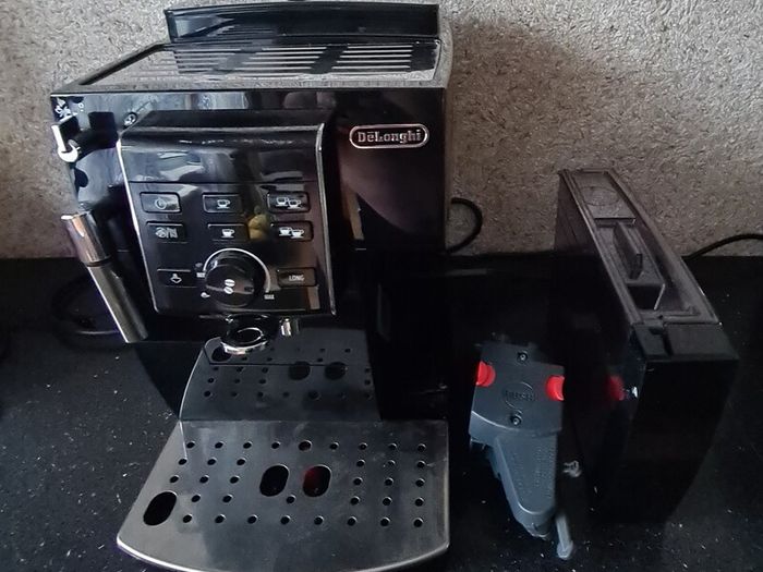 De Longhi Magnifica Bean to Cup Coffee