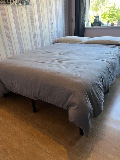 Double Bed: mattress, bed base and 2 pilow
