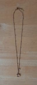 Pretty daisy necklace