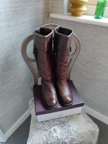 Ladies Boots  Size 5.5