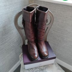 Ladies Boots  Size 5.5