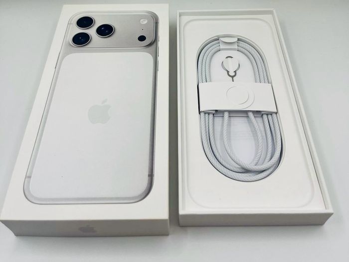 iphone 17 Pro Max Silver 256 GB " Mint "