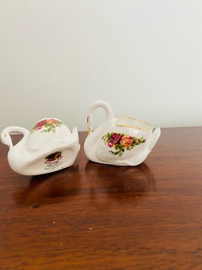 Old Country Rose China Swans